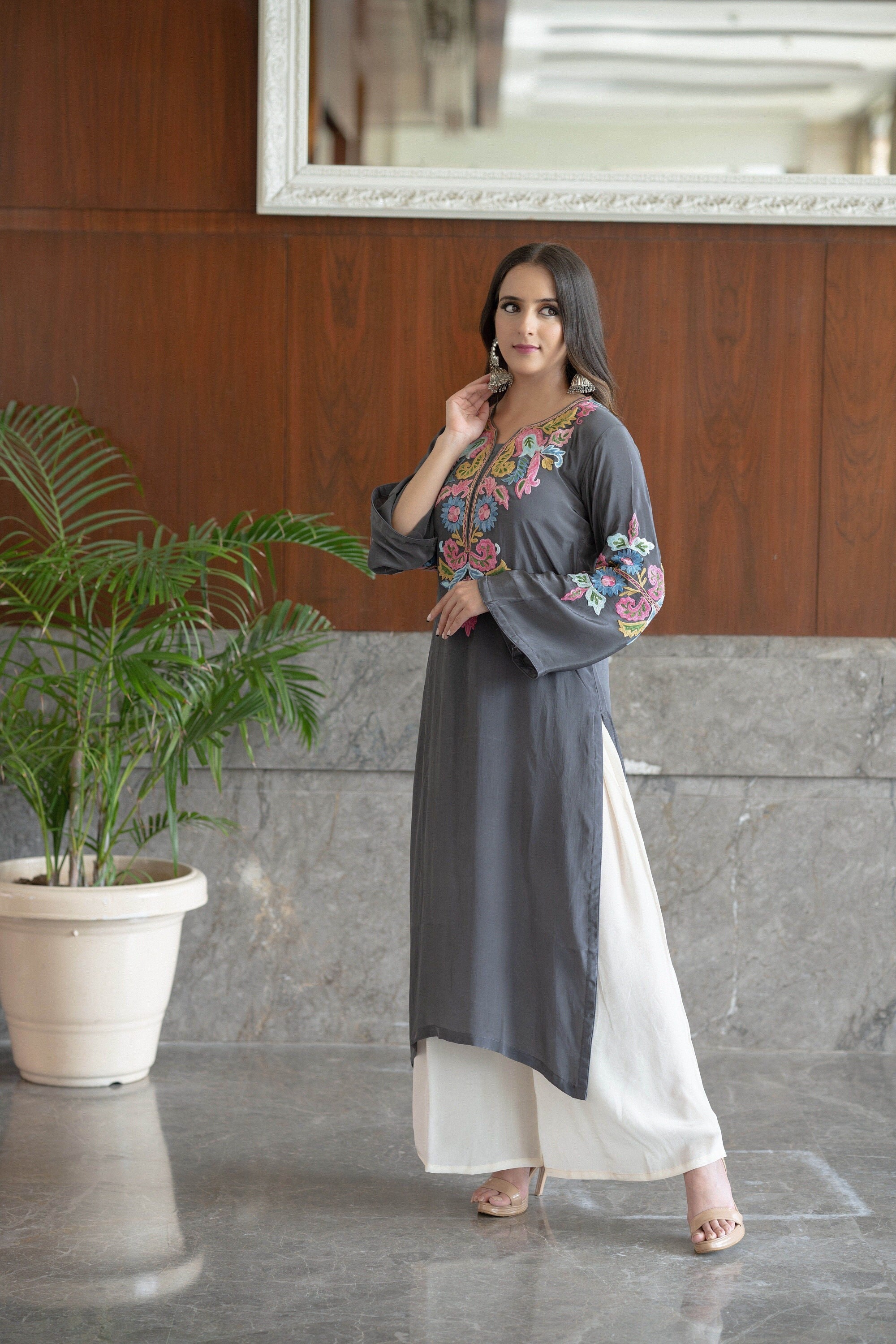 Kashmiri Women Kurta, Indian Kurta Tunic, Aari Embroidery, Ethnic Indian Wear, Traditional Kashmiri Dress, Aari Work Kurta, Indian Ethnic
