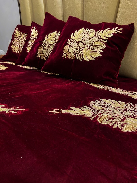 Royal velvet sale bed pillows