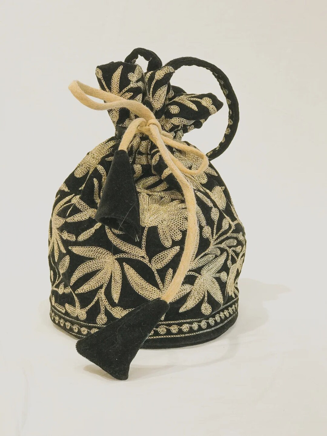 Black potli clearance