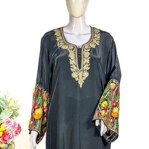 Kurta vert bouteille avec broderies cachemire Aari et Zari, tuniques brodées, longue Kurta pour femme, vêtements ethniques élégants et élégants pour femme image 8