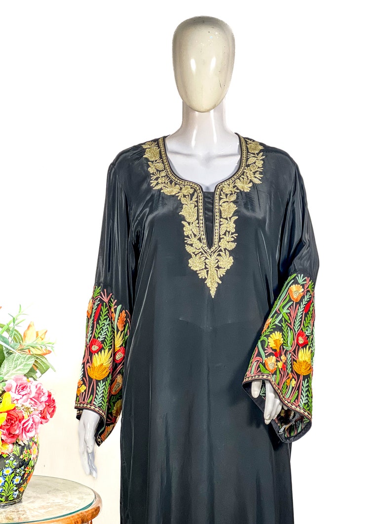 Kurta vert bouteille avec broderies cachemire Aari et Zari, tuniques brodées, longue Kurta pour femme, vêtements ethniques élégants et élégants pour femme image 8