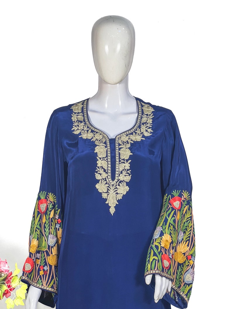 Kurta vert bouteille avec broderies cachemire Aari et Zari, tuniques brodées, longue Kurta pour femme, vêtements ethniques élégants et élégants pour femme image 4