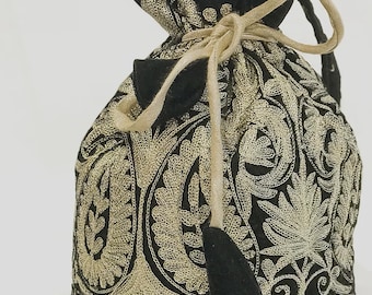 ベルベットのザリ・ジャール刺繍入りブラックポトゥリバッグ：大きなペイズリー柄デザイン、ウェディングギフトバッグ、ギフトバッグ、刺繍入りバッグ、レディースバッグ
