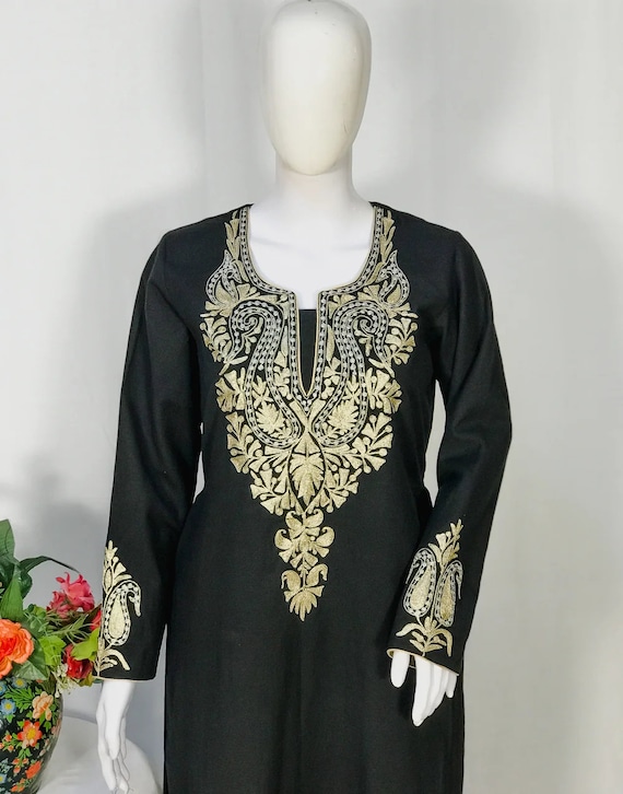 Black Colour Cotton Kurti With Beautiful Aari Embroidery Gives