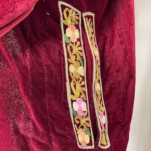 Velvet Kashmiri Kurta, Embroidery Pheran For Women, Velvet Kurta, Kashmiri Long Kurta, Kashmiri Embroidery, Indian Dress, Womens Clothing image 18