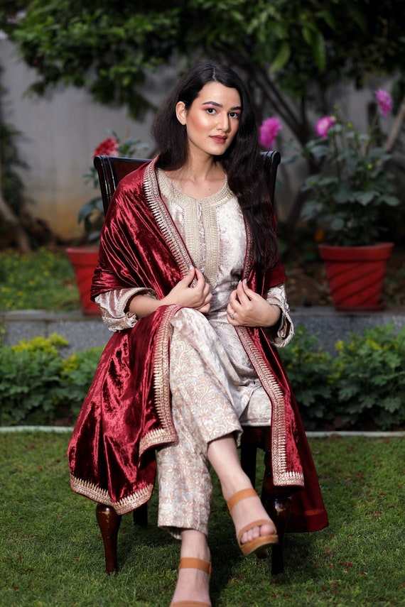 Faun Gloss Velvet Suit With Tilla Embroidery, Maroon Dupatta