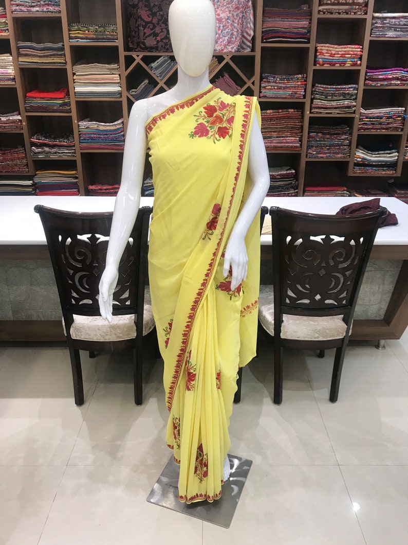 Gul Kashmiri-broderad saree, Aari-broderi, indisk etnisk klänning bild 3