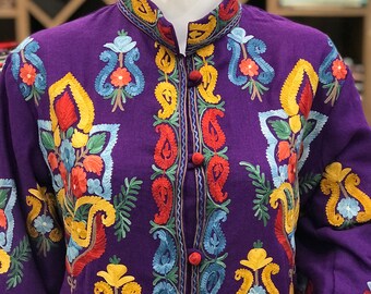 Casaco artesanal de lã com bordados da Caxemira, jaqueta boho roxa.
