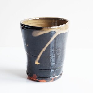 Bécher, gobelet, bécher en céramique noire, bécher fait à la main, tasse de poterie image 2