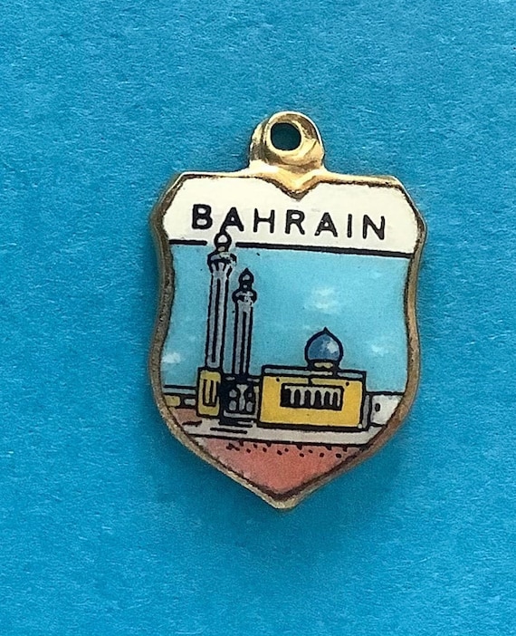 Bahrain Shield Charm, Enamel Travel Shield, Silve… - image 1