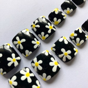 Black Flower False Toe Nails, Press on Toe Nails.