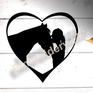 Fichier SVG de casque d'équitation anglais équestre. Machines de découpe de vinyle. Fille embrassant la silhouette de coeur de cheval, clipart imprimable de conception de cricut.