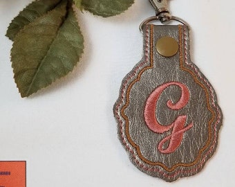 ITH Snap Tab Blank Key Fob design. Embroidery in the hoop Key Chain Monogram frame template for machine embroidery.