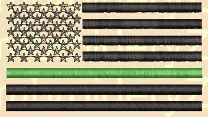 Op de afbeelding: Een Amerikaanse vlag met een groene streep toegevoegd onder het blauwe veld met sterren. De vlag is zwart en groen.