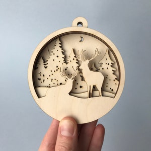 Weihnachtsschmuck-Laserschnitt, CNC-Dateien, Weihnachtsdekoration mit Winterwald und Hirschen, Laserschnittdateien, mehrlagiger Ornament-SVG-CNC-Datei