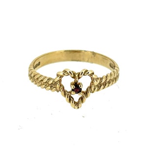 9ct Gold and Garnet Ring/Vintage Ring/Garnet Ring/Gold Ring.