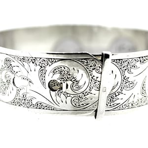 Silver Belt Bangle / Vintage Belt Bracelet / Engraved Silver Bangle / Floral Bangle / Flower Bangle / Antique Flower Bangle