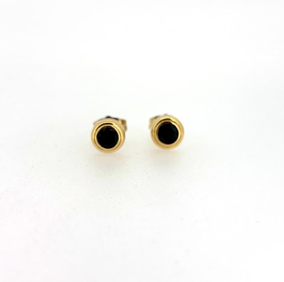 18ct Gold & Emerald Earrings/jewellery/18ct yellow gold earrings/studs.