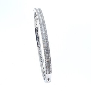 18ct white gold 2.08ct Diamond Bangle