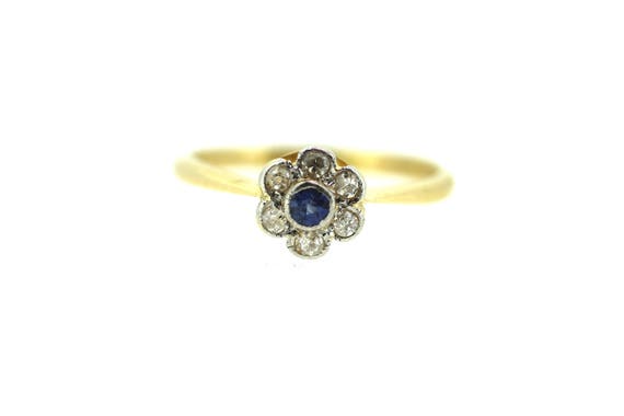 Vintage Petite Sapphire Ring . Diamond and Sapphir
