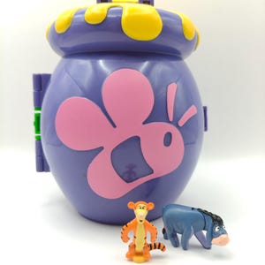 1998 Winnie the Pooh Playset  Hunny Pot Blue Bird