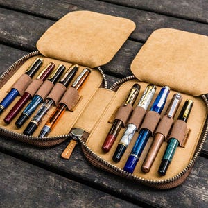 Leder Stiftetui mit Reißverschluss für 10 Fächer - Crazy Horse Braun