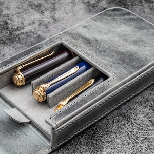 Leather Magnum Opus 3 Slots Hard Pen Case with Removable Pen Tray - Crazy Horse Smoky