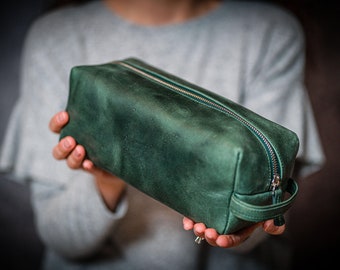 Leather Classic Dopp Kit & Travel Toiletry Bag - Crazy Horse Forest Green