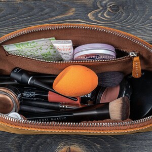 Leather Lunar Makeup / Toiletry Bag Crazy Horse Brown image 3