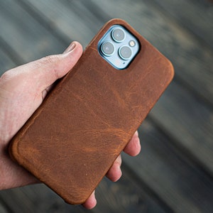 Leather iPhone 12 / iPhone 12 Pro (6,1") Hard Back Cover - Compatible with MagSafe