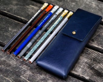 Estuche de cuero color carbón para lápices Blackwing - Azul marino