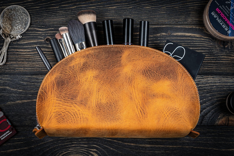 Leather Lunar Makeup / Toiletry Bag Crazy Horse Brown image 1