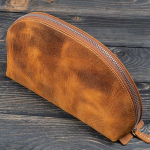 Leather Lunar Makeup / Toiletry Bag Crazy Horse Brown image 4