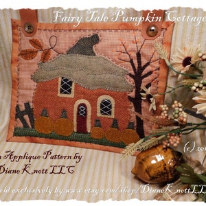 Um padrão de aplique de lã baixado por Diane Knott LLC - Fairy Tale Pumpkin Cottage - adequado também para algodão fusível