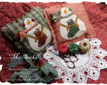 Snowman Bowl Filler or Mini Pillow Applique Pattern Download by Diane Knott LLC - For either cotton or wool applique - Easy skill level