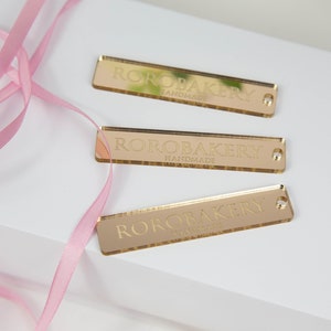 Etykieta na pudełko, etykieta na lustro z akrylu w kolorze złotym, spersonalizowany prezent, prezent dla druhny, baby shower, luksusowa etykieta, etykieta na prezent
