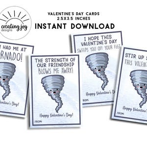 Könnte beinhalten: Valentinstagskarten mit einem Cartoon-Tornado-Design. Jede Karte hat eine andere Botschaft, darunter "You had me at Tornado!" und "Stir up some fun this Valentine's Day!" Die Karten sind 6,35 x 8,89 cm groß.
