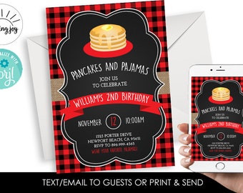 Könnte beinhalten: Eine rote und schwarze karierte Einladung zu einer Geburtstagsparty mit dem Thema Pfannkuchen und Pyjamas. Die Einladung zeigt einen Stapel Pfannkuchen mit Butter und Sirup und den Text "William's 2nd Birthday".