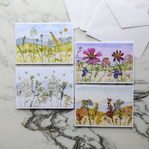 Quatre Saisons - Montagnes | Cartes miniatures vierges, ensemble de quatre, avec enveloppes en lin blanc | Reproduction imprimée de motifs de fleurs pressées