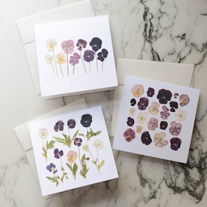 Trio d'altos | Ensemble de cartes de vœux vierges, avec enveloppes en lin blanc | Reproduction imprimée de motifs de fleurs pressées | Carré 5x5"