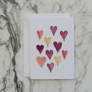SINGLE Botanische Herz-Karte - Auswahl an Designs | Blanko Grußkarte mit Umschlag | Druckreproduktion eines gepressten Blumendesigns | 11x15cm