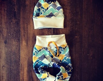 Baby Joggers, Mountain Theme Baby Outfit, Baby Joggers, Baby Boy Coming Home Outfit, Knotted Baby Hat, Baby Boy Gift, Baby Pants and Hat Set