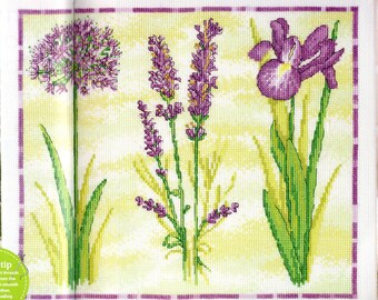 TROIS dans une rangée mauve fleur scène croix X-point point graphique motif à l’aiguille