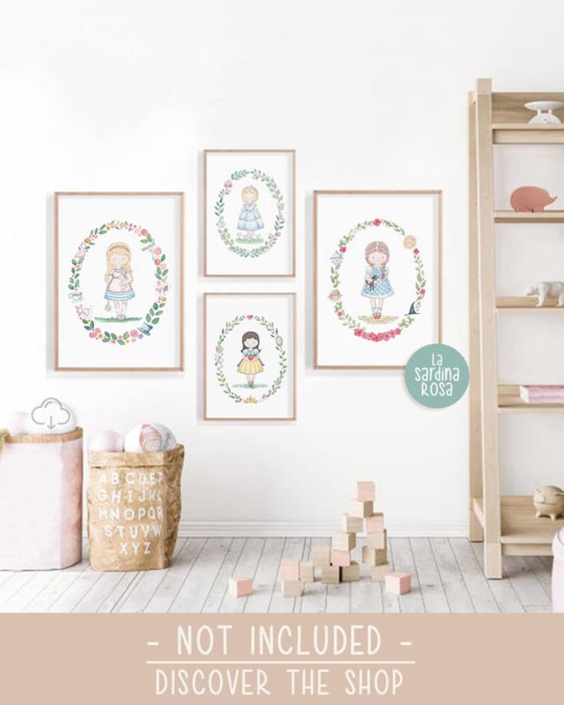 May include: Four framed prints of watercolor illustrations of girls in floral wreaths. Each girl is wearing a different dress and has a different hairstyle. The prints are hanging on a white wall. The text "La sardina Rosa" is visible in the bottom right corner.