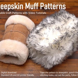 Pode incluir: Dois padrões de luvas de pele de carneiro, um castanho e outro branco, sobre uma superfície de madeira. Os padrões são para um projeto artesanal e incluem instruções para costurar as luvas. O texto na imagem diz "Sheepskin Muff Patterns" e "Printable Craft Patterns with Video Tutorials".