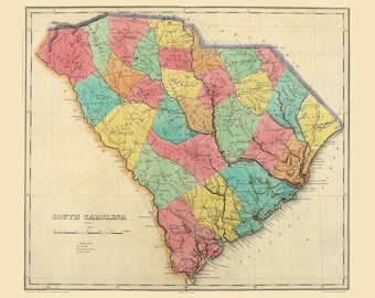 Pode incluir: Um mapa vintage da Carolina do Sul de 1825, mostrando os condados do estado em várias cores. O mapa inclui uma escala e uma chave que explica as diferentes cores.