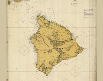 Puede incluir: Un mapa antiguo de la isla de Hawái, que muestra la costa, los ríos y las montañas. El mapa está impreso en un papel amarillento con un patrón de cuadrícula y rosas de los vientos. El título "HAWAII" está impreso en la esquina superior derecha.