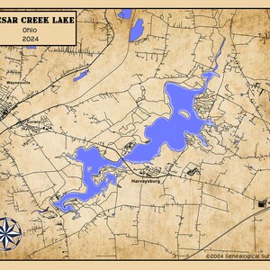 Op de afbeelding: Een vintage-stijl kaart van Caesar Creek Lake in Ohio, die de vorm van het meer en de omliggende wegen laat zien. De kaart is gelabeld met de naam van het meer, de staat en het jaar 2024. De kaart bevat ook de namen van nabijgelegen steden, waaronder Waynesville, Corwin en Harveysburg.
