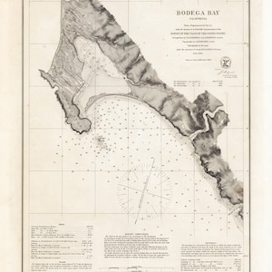 Könnte beinhalten: Antike Seekarte von Bodega Bay, Kalifornien, in Schwarz-Weiß, mit detaillierten Küstenlinien und Tiefenmessungen. Die Karte enthält Text und eine Windrose und zeigt historische kartografische Techniken.