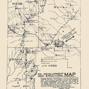 Peut inclure: Une carte en noir et blanc du développement pétrolier et des caractéristiques structurelles du district de Laredo, au Texas. La carte montre l'emplacement des gisements pétroliers, des puits de forage et de production, ainsi que des puits de gaz. La carte montre également les cours d'eau, l'escarpement du Miocène et du Pliocène, ainsi que les structures principales. La carte est intitulée "Carte du développement pétrolier et structurelle" et date de 1920. La carte est réalisée par Bertan de Graffe, géologue pétrolier consultant, Laredo, Texas. La carte est destinée au United Oil Land Syndicate, L. M. Holden, fiduciaire.